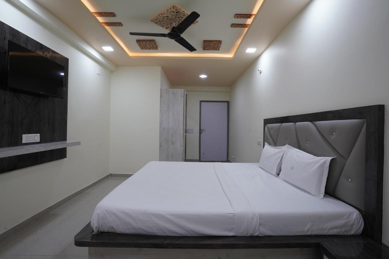 Hotel Ggc Inn Ahmedabad Eksteriør bilde